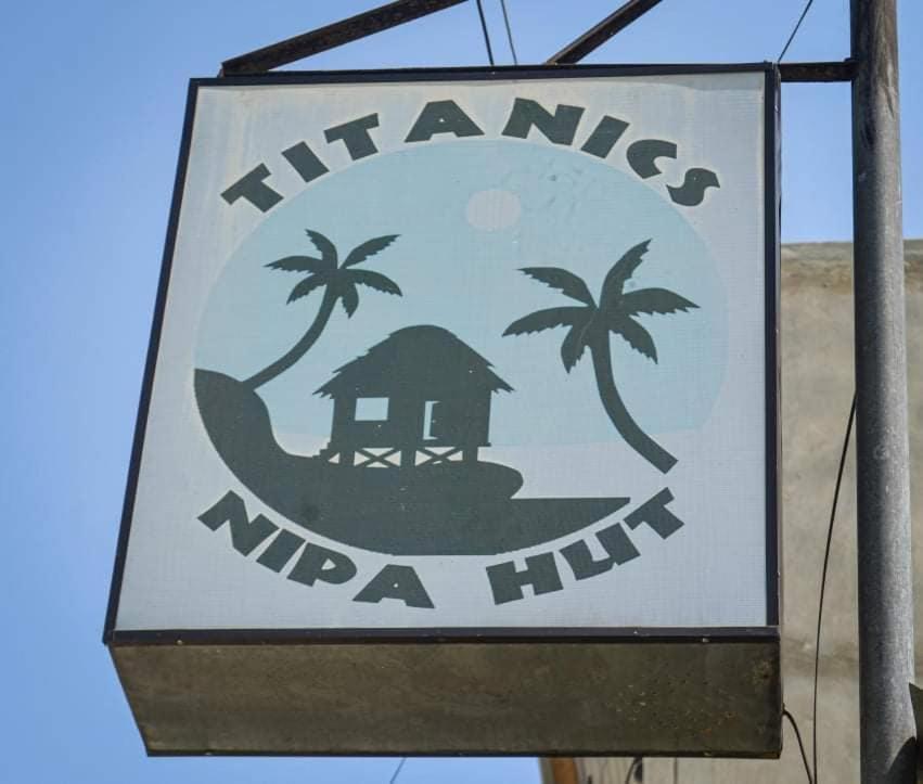 Hostel Titanic'S Nipa Hut Moalboal Zewnętrze zdjęcie