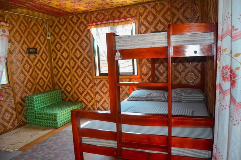Hostel Titanic'S Nipa Hut Moalboal Zewnętrze zdjęcie