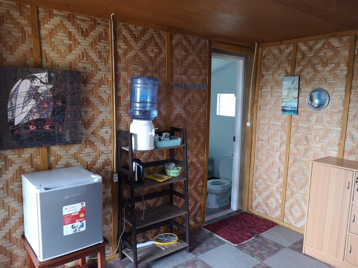 Hostel Titanic'S Nipa Hut Moalboal Zewnętrze zdjęcie