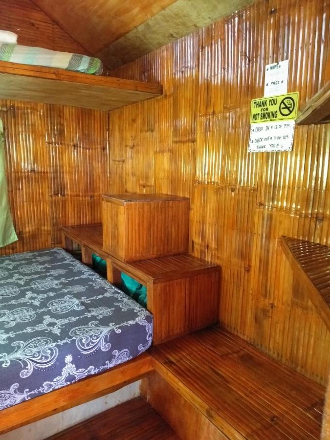 Hostel Titanic'S Nipa Hut Moalboal Zewnętrze zdjęcie