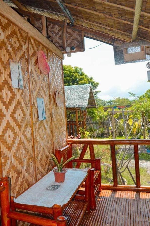 Hostel Titanic'S Nipa Hut Moalboal Zewnętrze zdjęcie