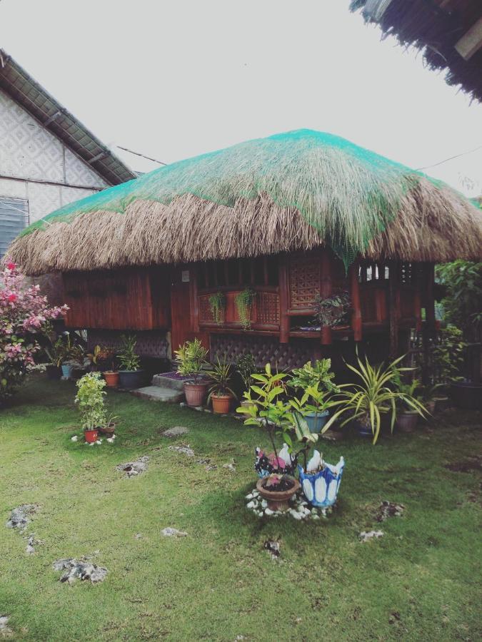 Hostel Titanic'S Nipa Hut Moalboal Zewnętrze zdjęcie