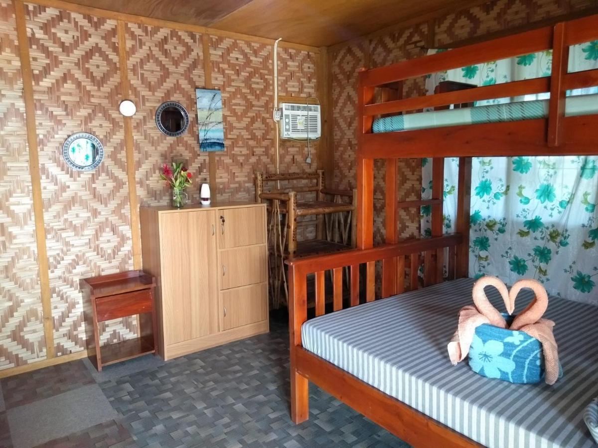 Hostel Titanic'S Nipa Hut Moalboal Zewnętrze zdjęcie