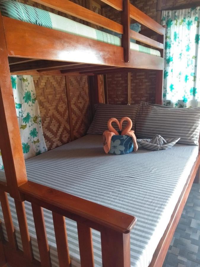 Hostel Titanic'S Nipa Hut Moalboal Zewnętrze zdjęcie