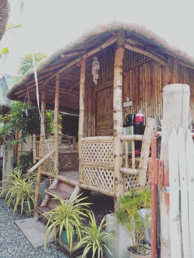Hostel Titanic'S Nipa Hut Moalboal Zewnętrze zdjęcie