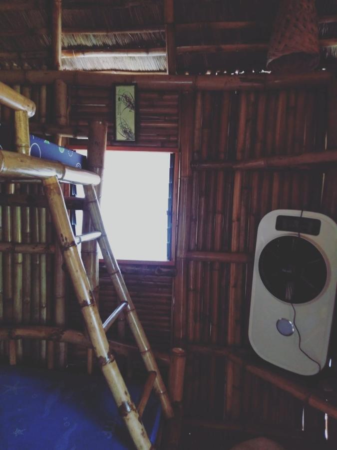 Hostel Titanic'S Nipa Hut Moalboal Zewnętrze zdjęcie