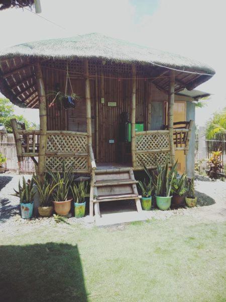Hostel Titanic'S Nipa Hut Moalboal Zewnętrze zdjęcie