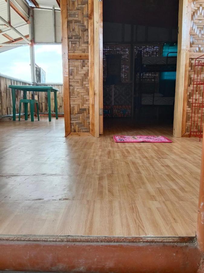 Hostel Titanic'S Nipa Hut Moalboal Zewnętrze zdjęcie