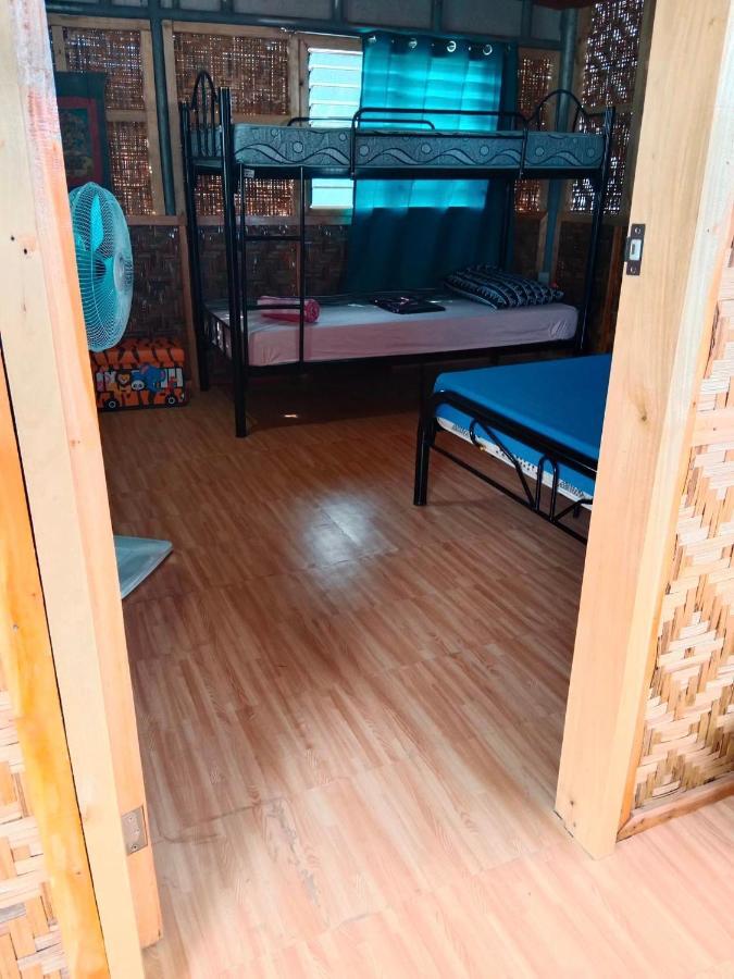 Hostel Titanic'S Nipa Hut Moalboal Zewnętrze zdjęcie